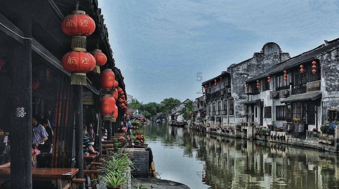 肩膀比较宽的女生，夏天应该怎么穿搭显瘦游戏画面